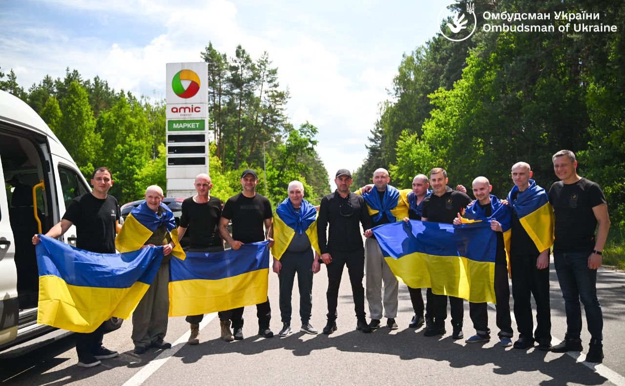 Українці вже на рідній землі. Фото: фб-сторінка Дмитра Лубінця