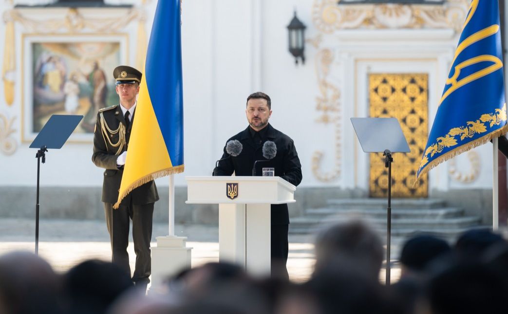 Володимир Зеленський під час виступу в Лаврі. Фото: Офіс Президента