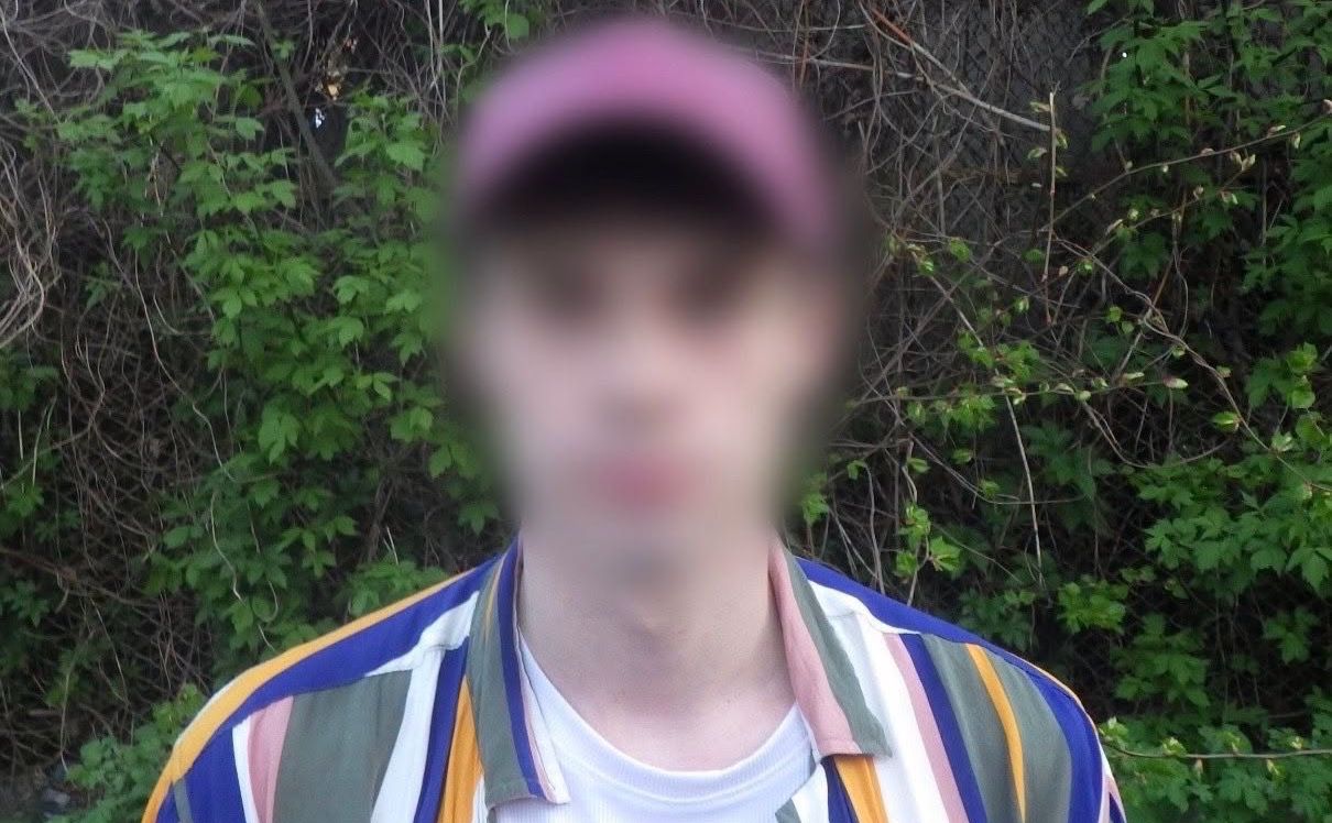 Чоловік, який у лісосмузі ховав наркотики та збував їх. Фото: Нацполіція
