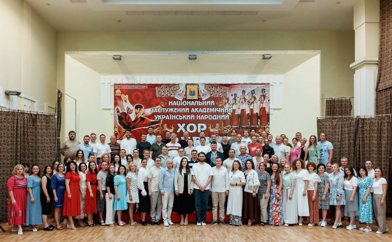Перше спільне фото нового керівника та хору ім.Г.Верьовки. Фото: Т.Бережна, фейсбук