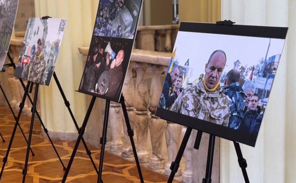 У КМДА відкрилась виставка про життєвий шлях Героя України Андрія Парубія