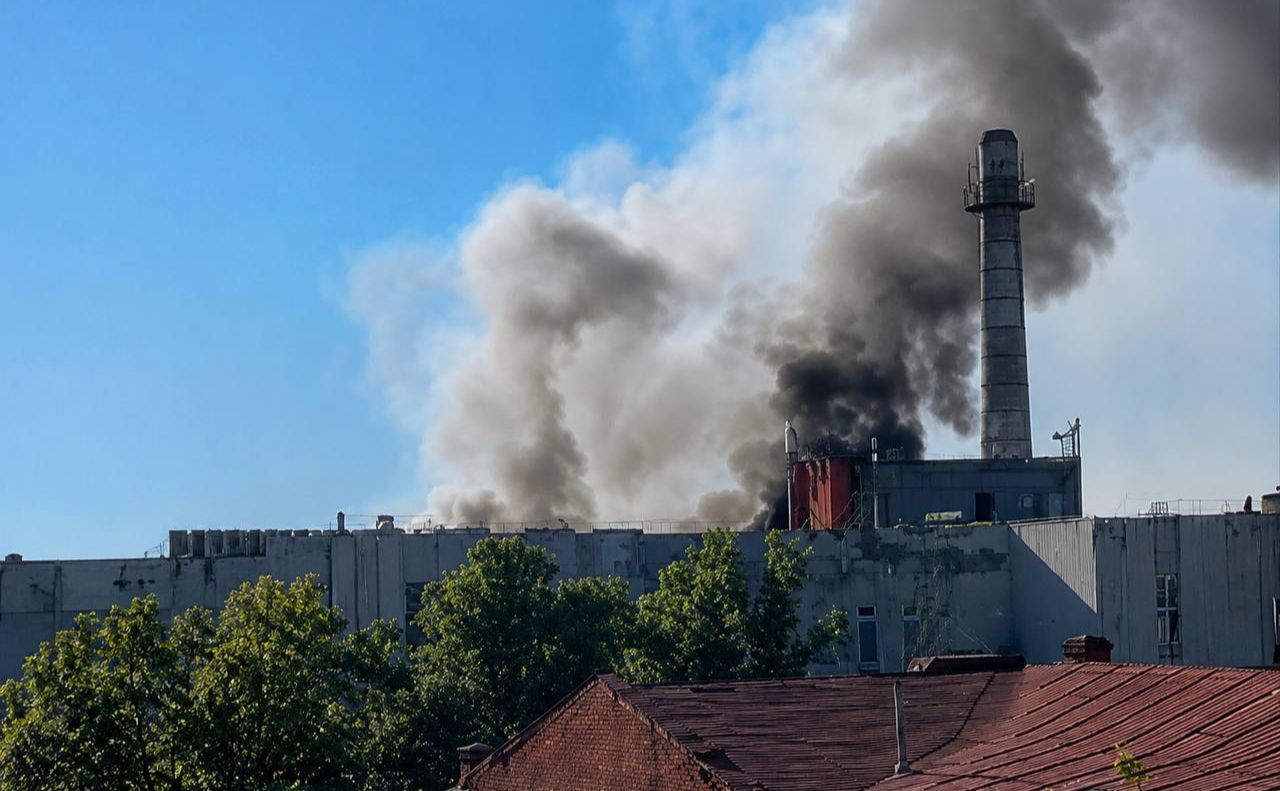 Наслідки атаки по нафтопереробному заводу. Фото з відкритих джерел