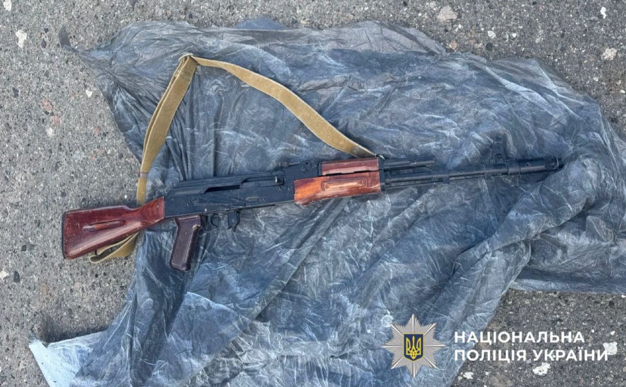 Поліцейські вилучили речові докази