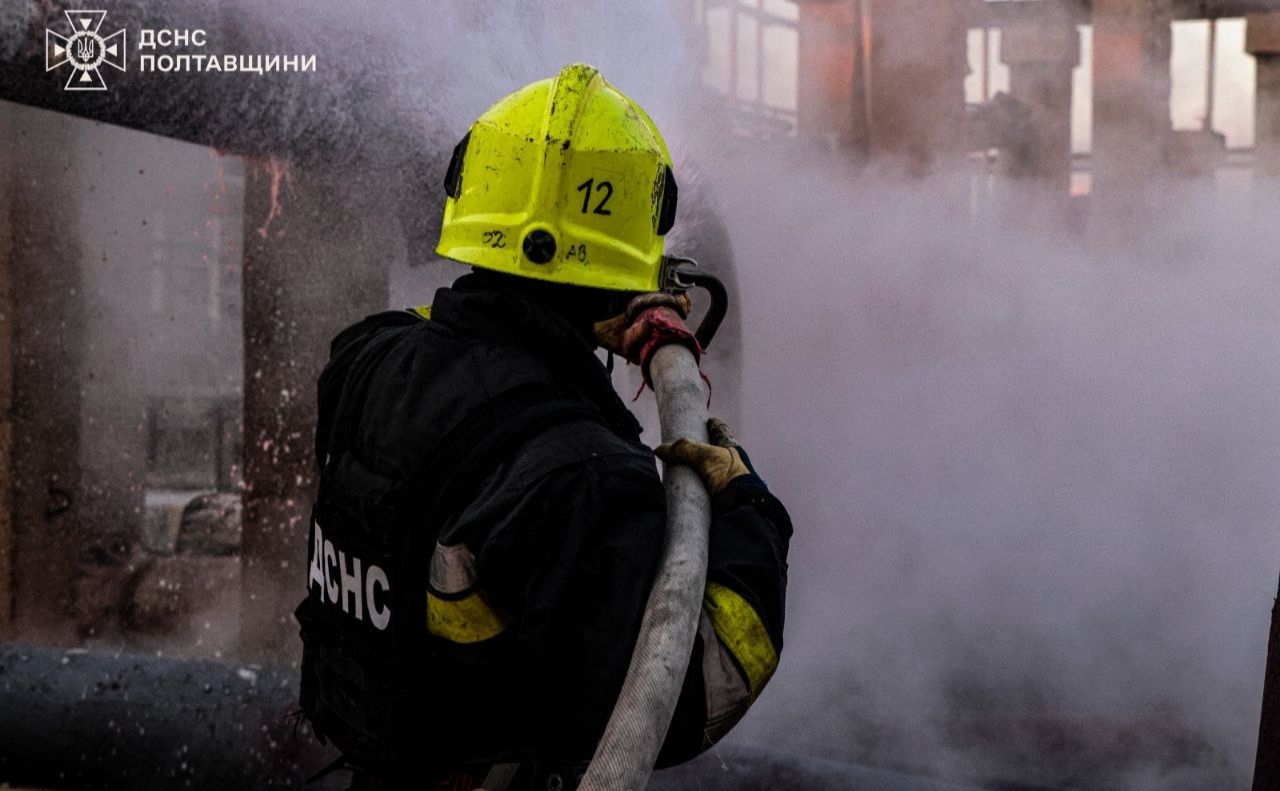 Противник завдавав по об’єктах повторних ударів. Фото: ДСНС Полтавщини