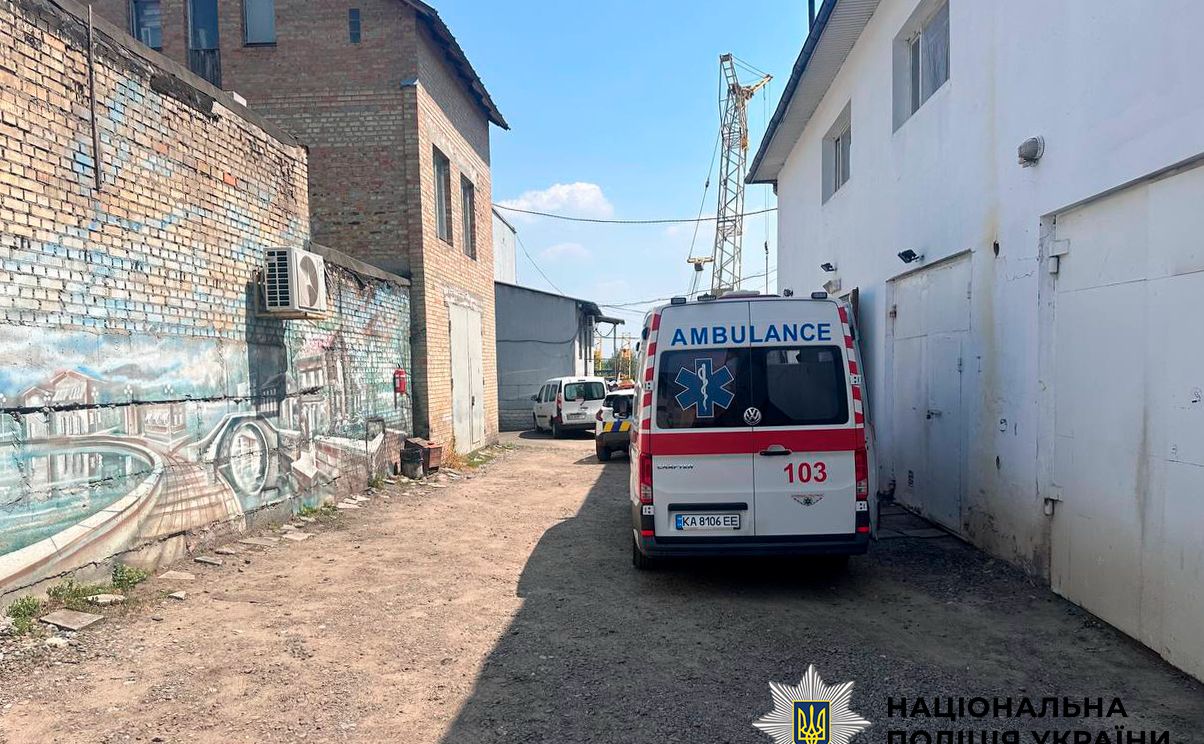 Карета швидкої допомоги на місці бійки. Фото: Поліція