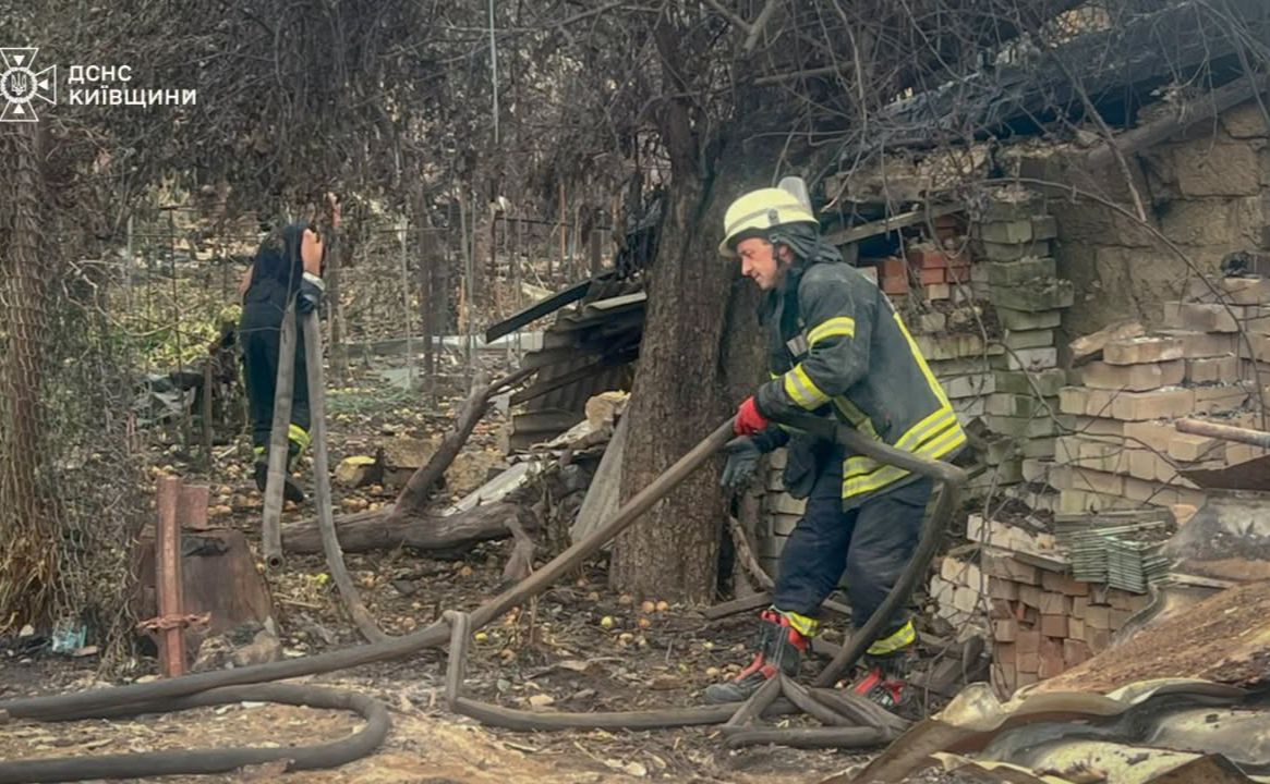 Рятувальники у Вишневому. Фото: ДСНС