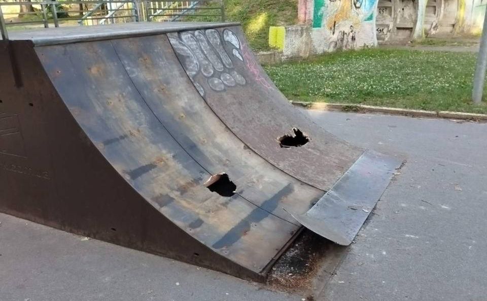Пошкодження у парку «Перемога». Фото з відкритих джерел