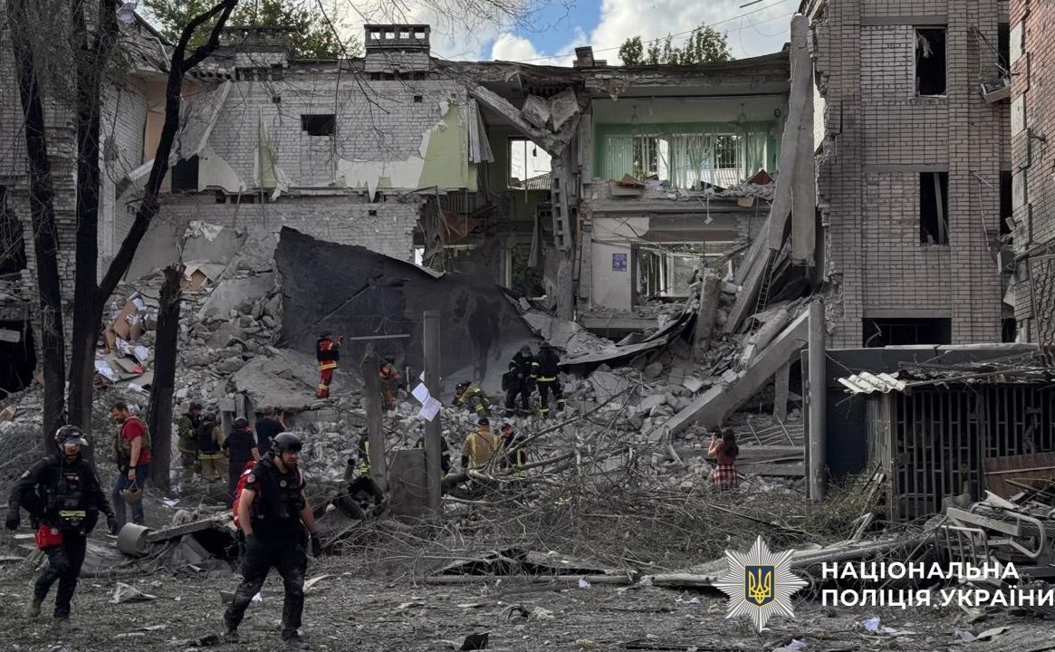 Наслідки ворожого обстрілу Запоріжжя
