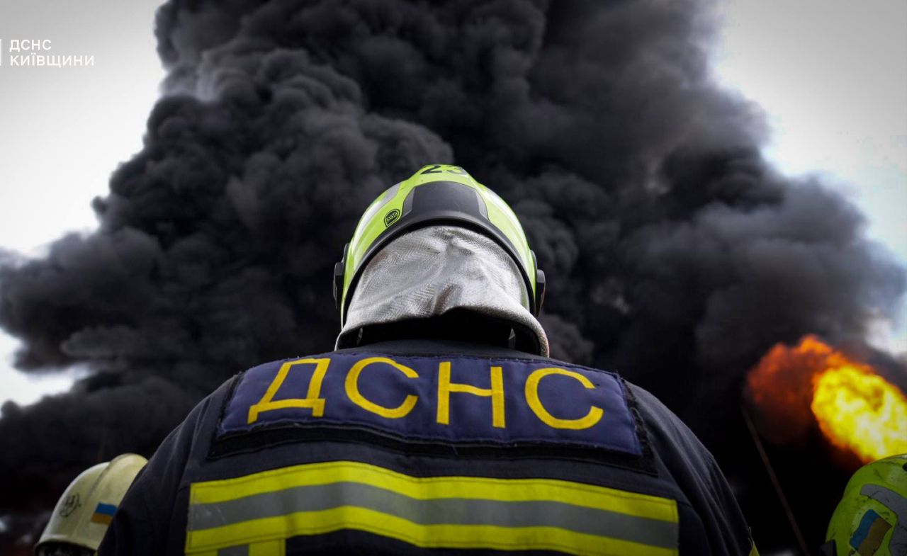 Рятувальники рацювали в надзвичайно складних умовах. Фото: ДСНС Київщини