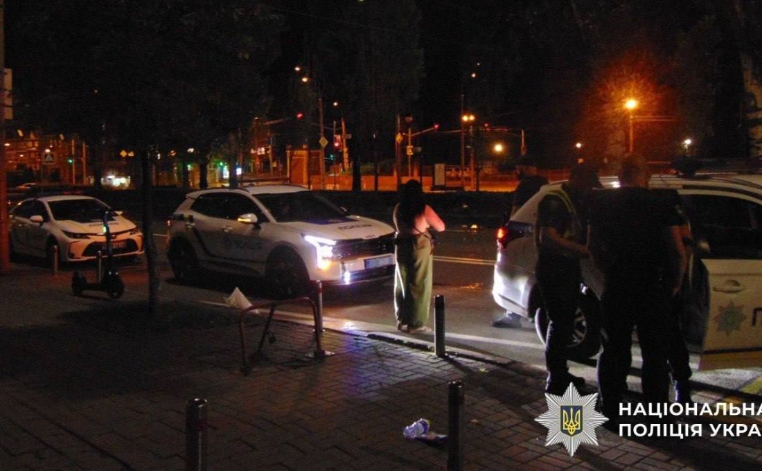 Момент затримання наркодилера поліцією. Фото: Нацполіція