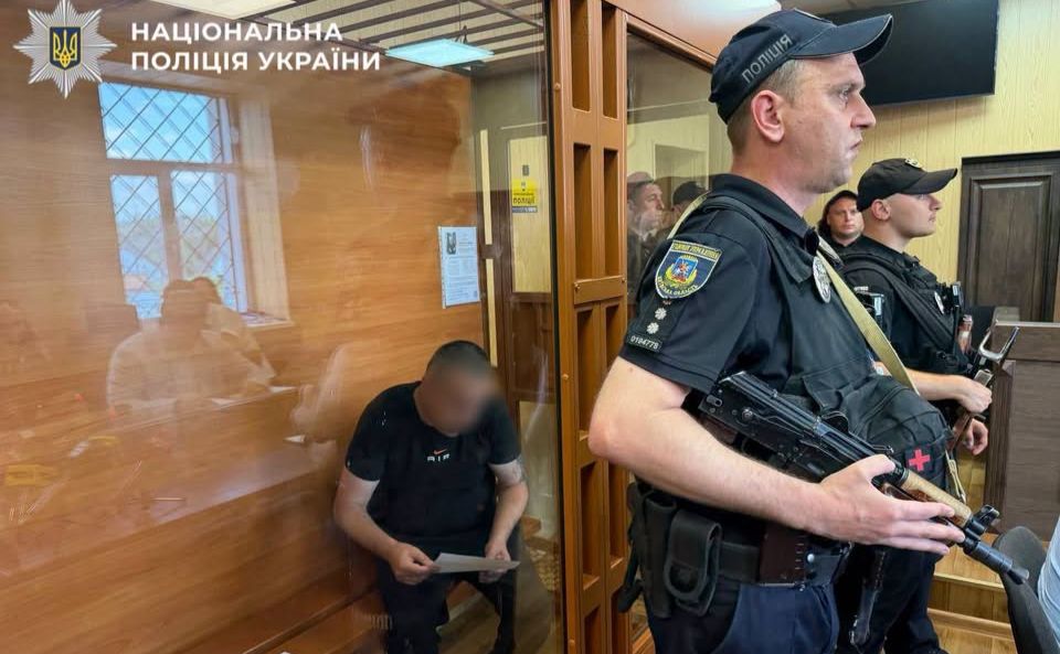 Лучанову загрожує довічне ув’язнення. Фото із залу суду
