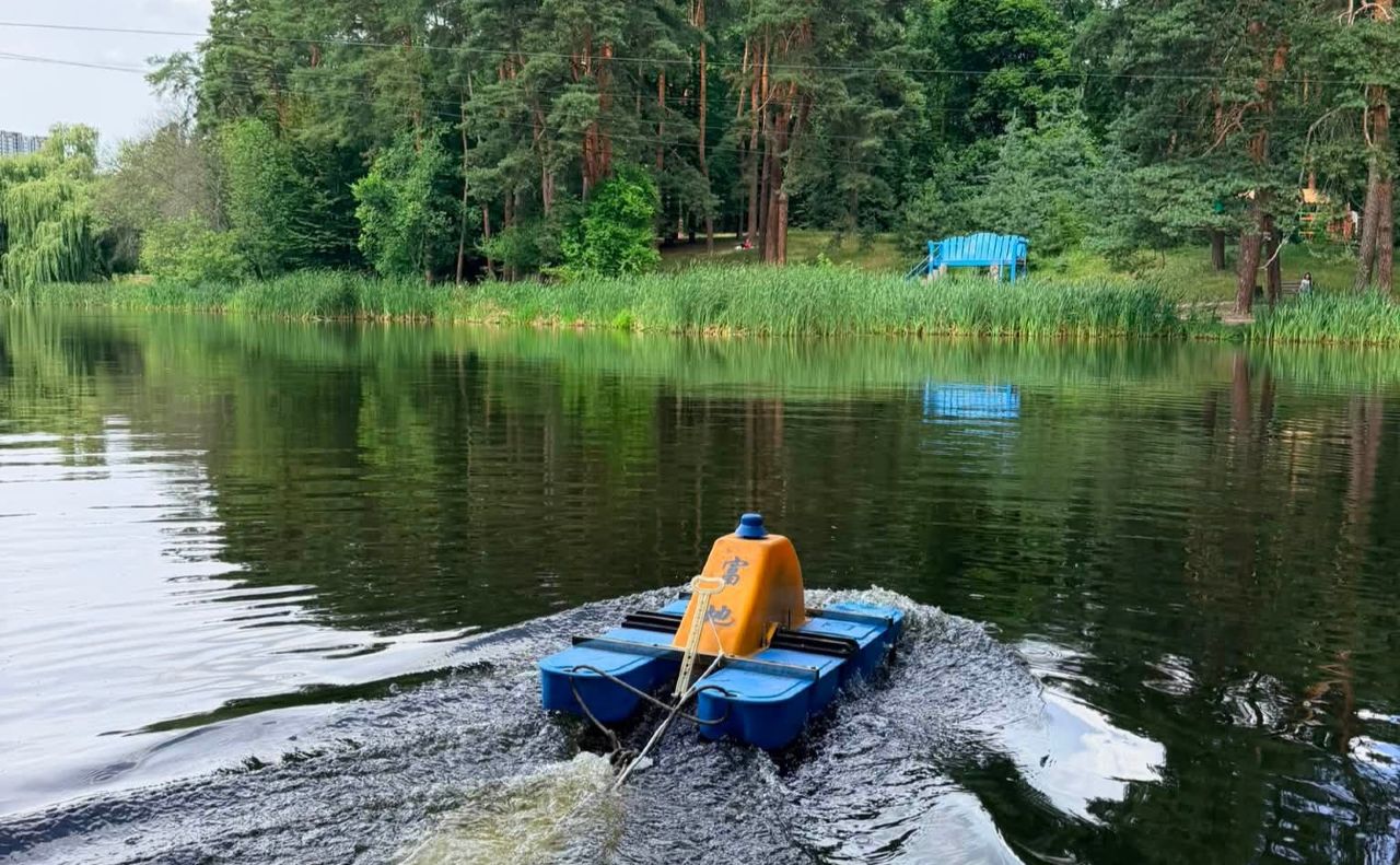 За допомогою цього пристрою проводять насичення води киснем. Фото: КП УЗН Голосіївського району
