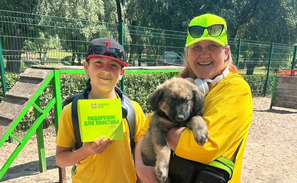 Один з цуценят знайшов нову родину. Фото: Департамент захисту довкілля та адаптації до змін клімату КМДА