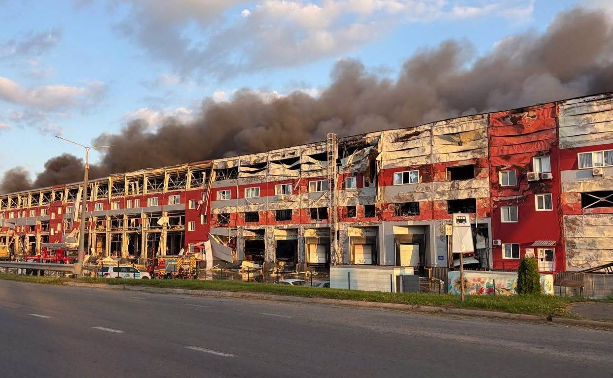 Пошкоджено та знищено складські будівлі. Фото: Антон Овсієнко