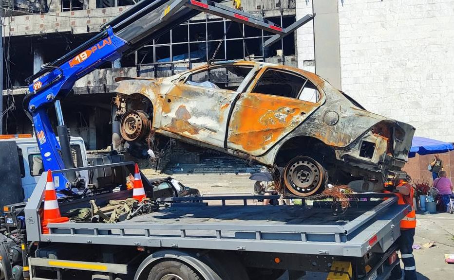 В Шевченківському районі прибрали покинуті автівки та розповіли, як їх забрати. ФОТО