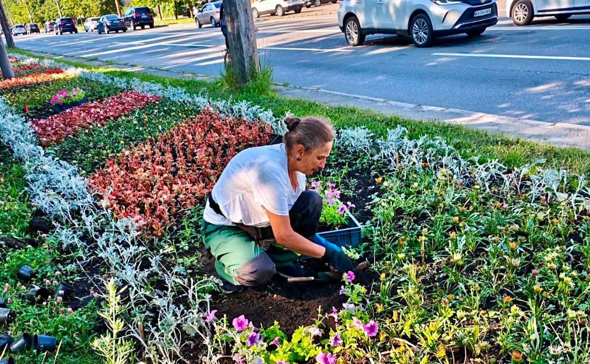 Озеленювачі Подільського району. Фото: Київзеленбуд