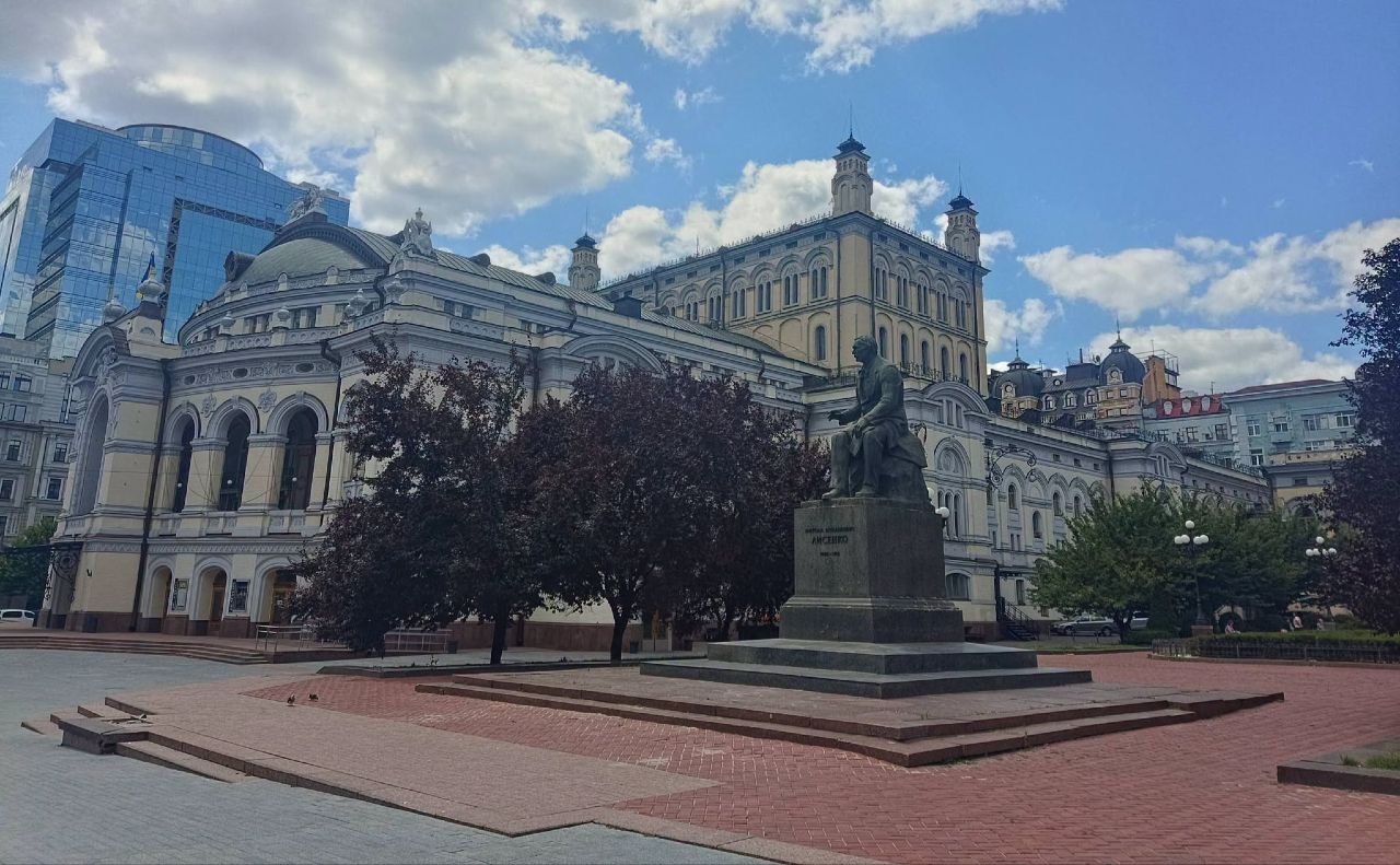 Пам’ятник Миколі Лисенку. Фото: Національна опера