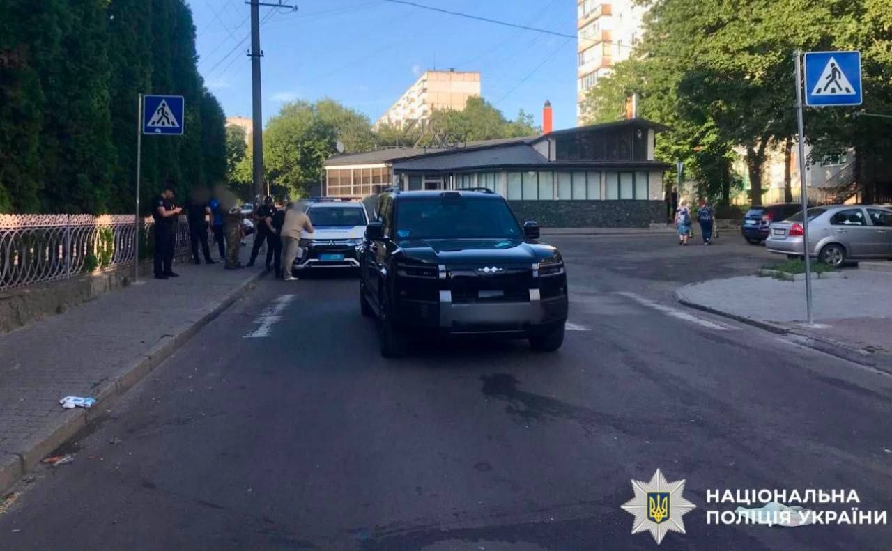Позашляховик, який наїхав на пішоходів. Фото: поліція Київщини