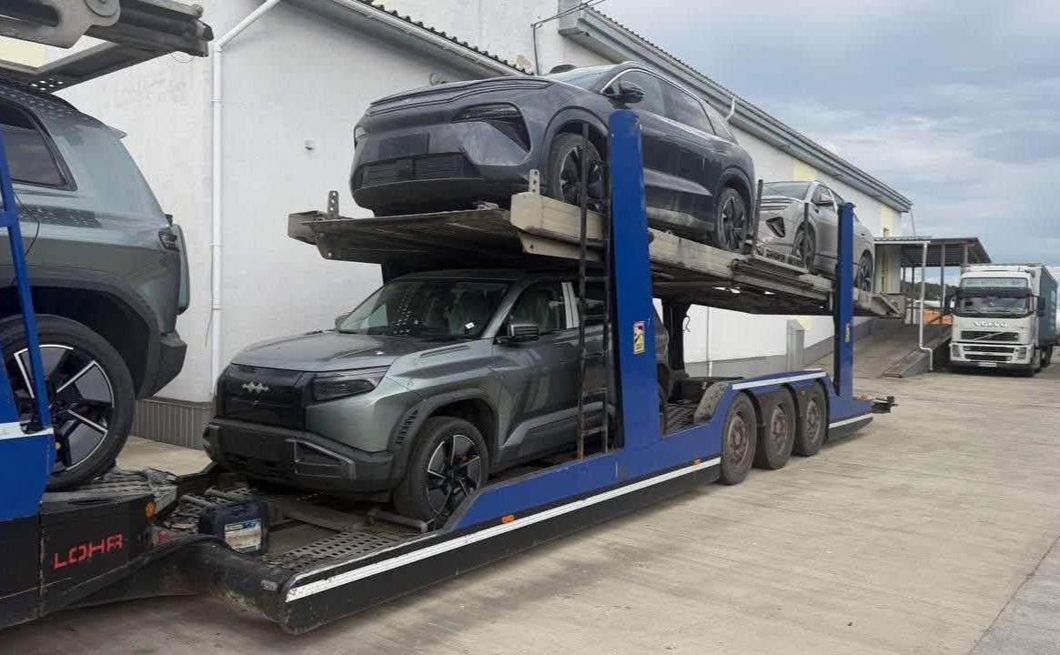 Під час ввезення авто в Україну. Фото: Державна митна служба України