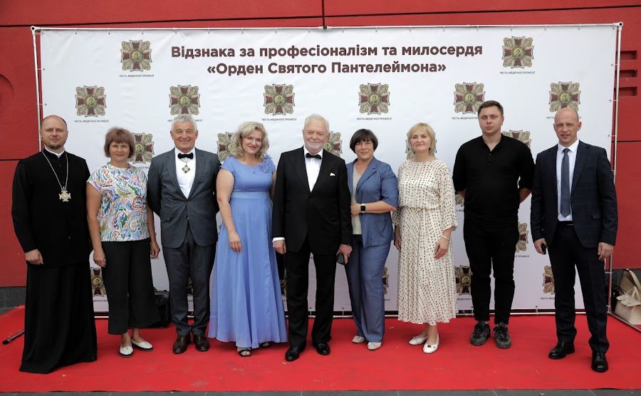 Під час церемонії нагородження Відзнакою за професіоналізм та милосердя «Орден Святого Пантелеймона»