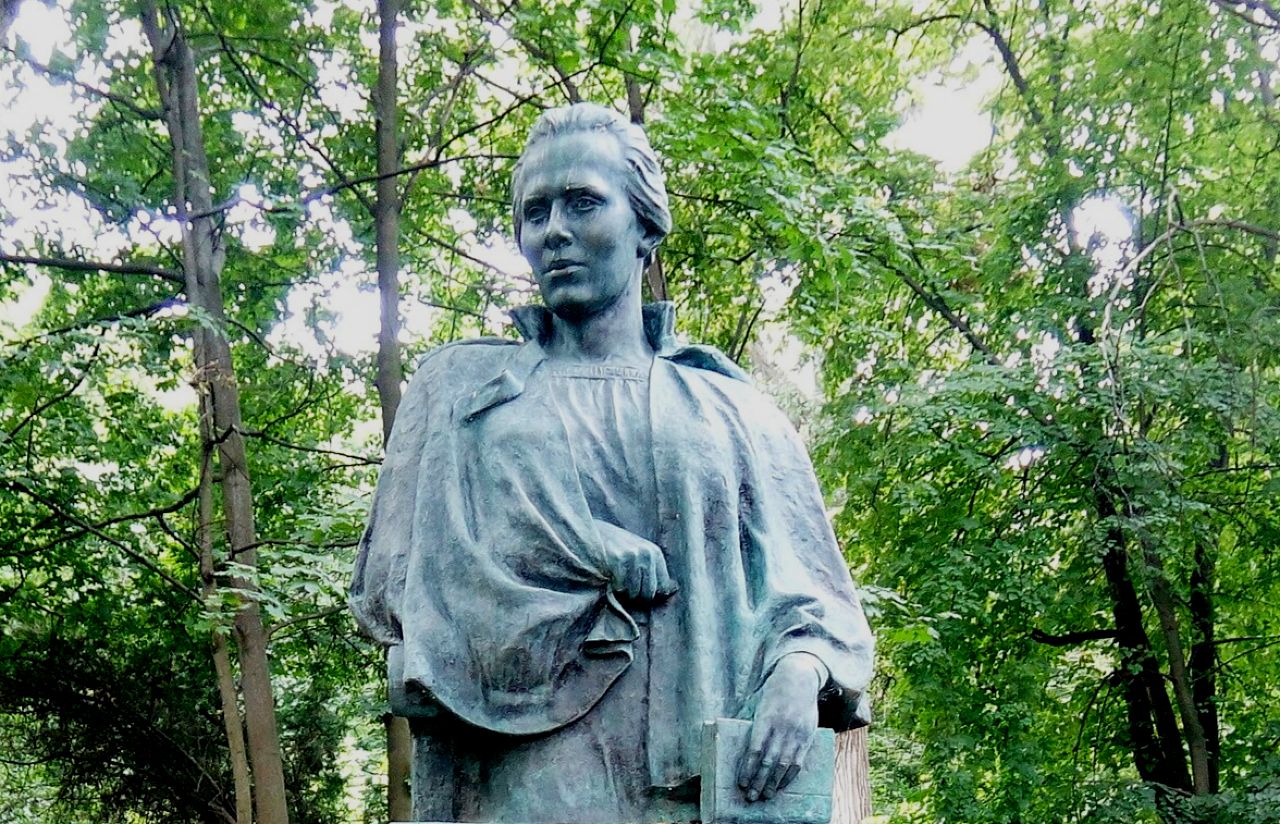 Пам’ятник на могилі Лесі Українки. Фото: Сергій Половко, Вікіпедія