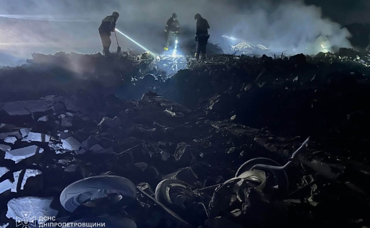 У селищі Радушне повністю зруйновані два будинки. Фото: ДСНС