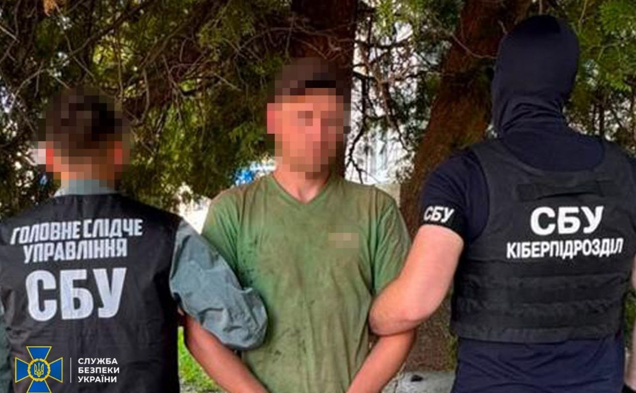 Затриманому інкримінують держзраду, вчинену в умовах воєнного стану. Фото: СБУ