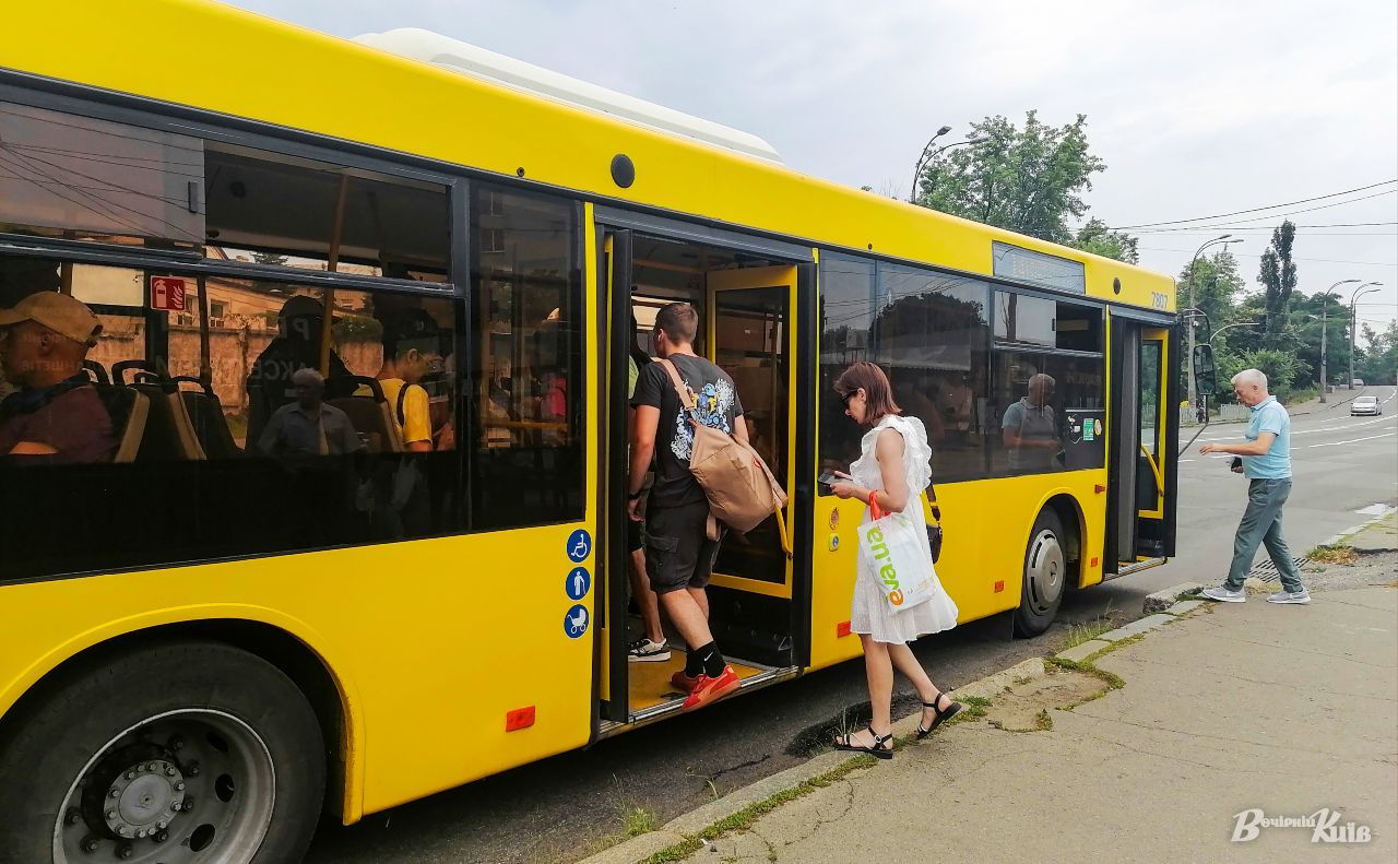 Транспорт Києва. Фото: Наталія Слінкіна