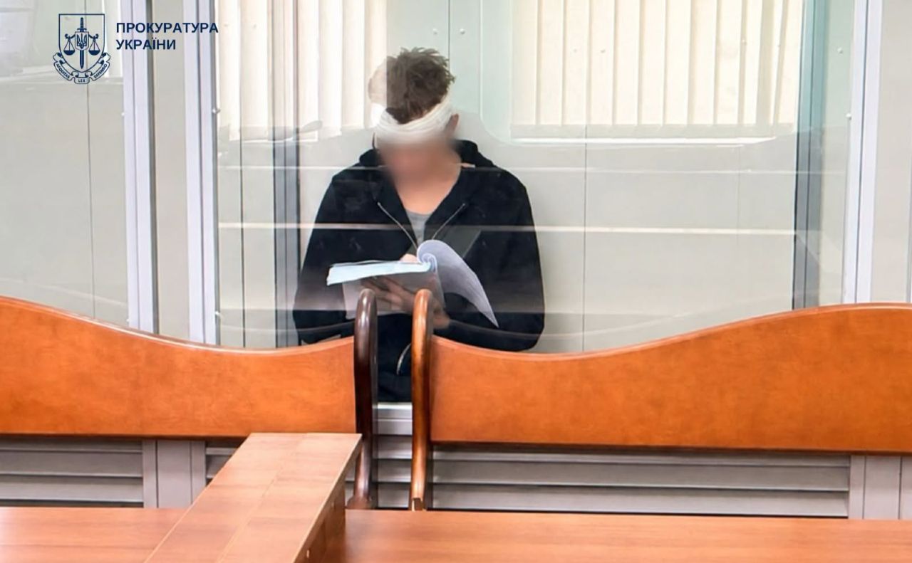 Фото з залу суду