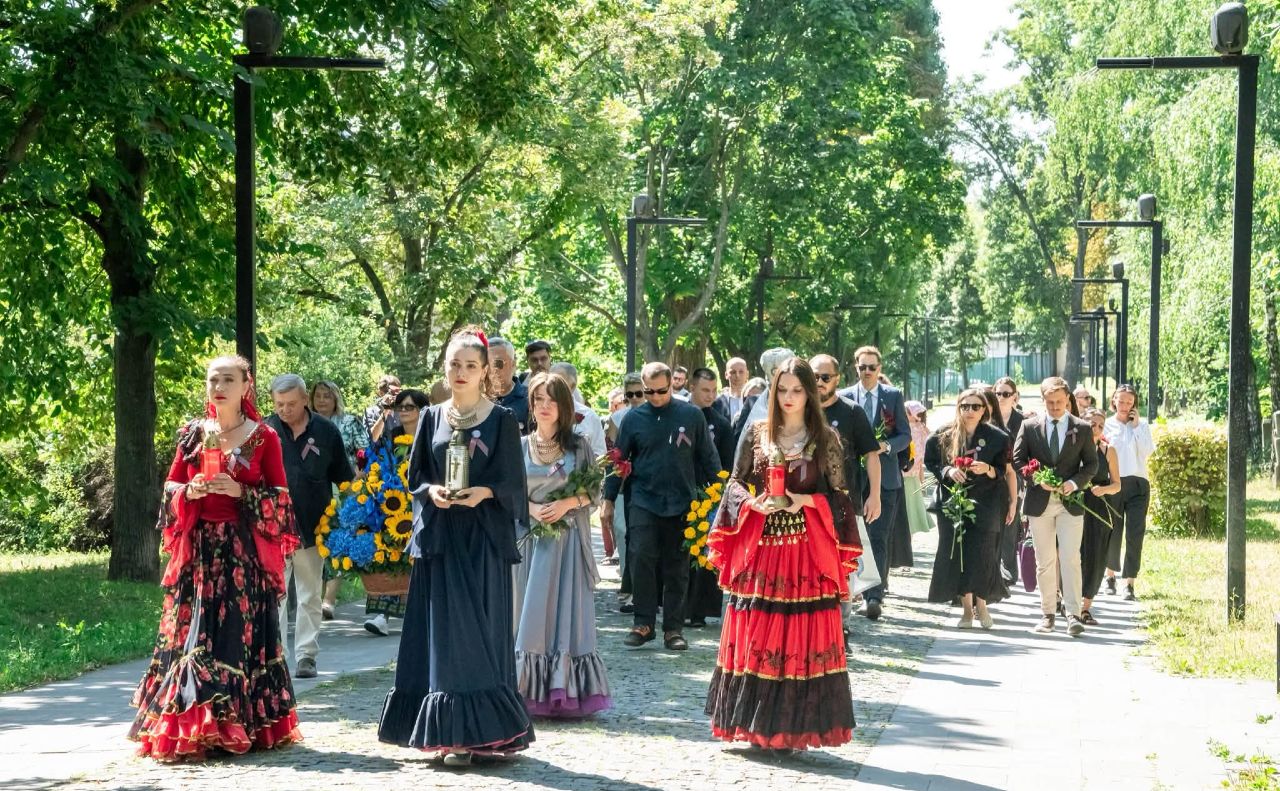 Траурна хода через Алею Праведників. Фото: УІНП