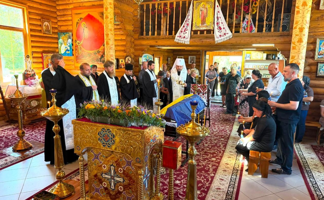 Під час прощання із захисником. Фото: фейсбук Олександр Драбинко