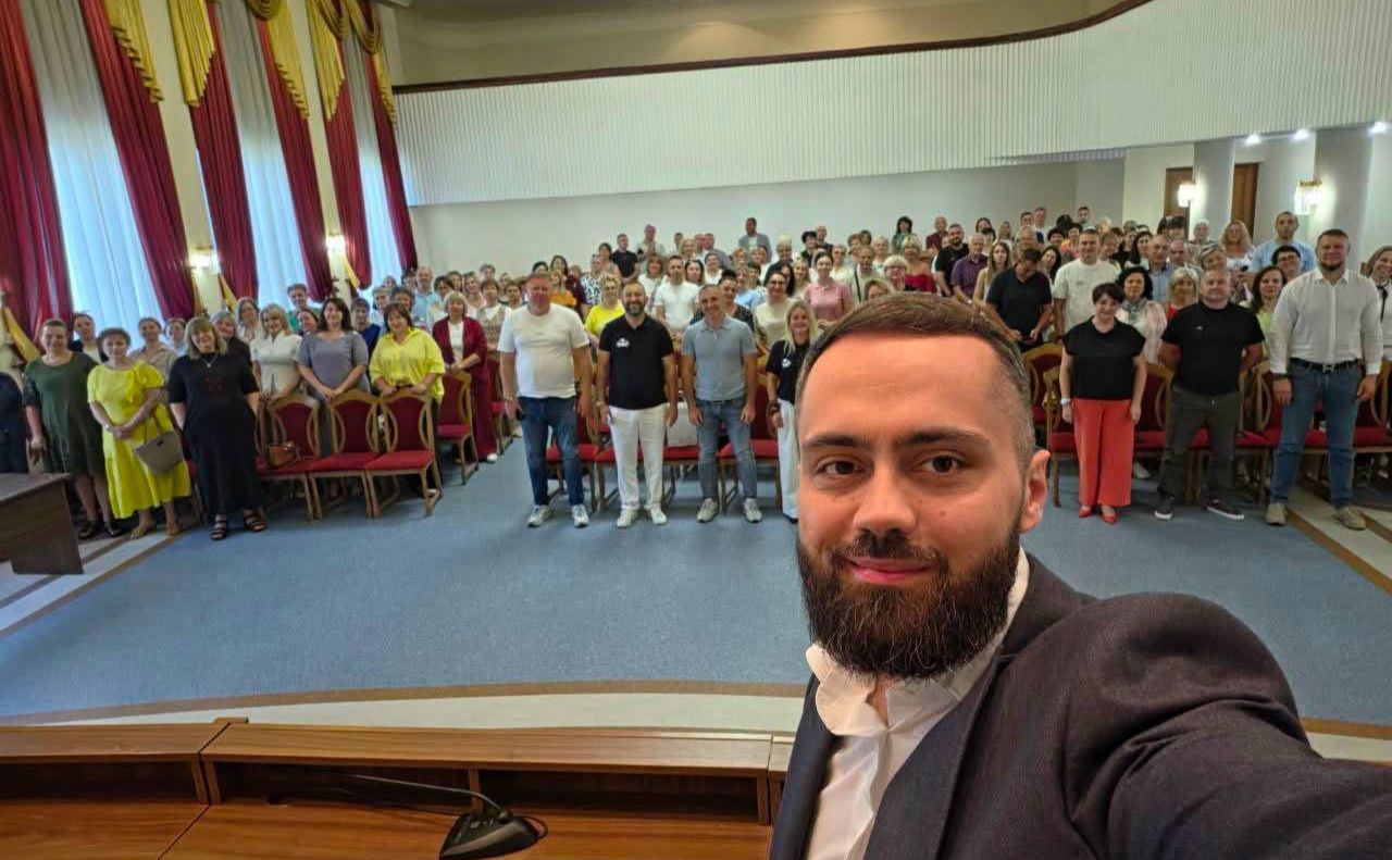Кирило Фесик опублікував прощальне фото в Оболонській РДА. Фото: фейсбук Кирило Фесик