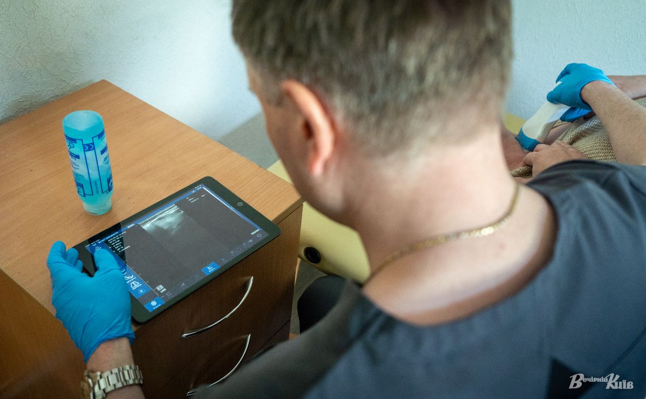 Медики є одними із найпотрібніших на ринку праці, проте високими зарплатами похвалитися не можуть. Фото: Олексій Самсонов