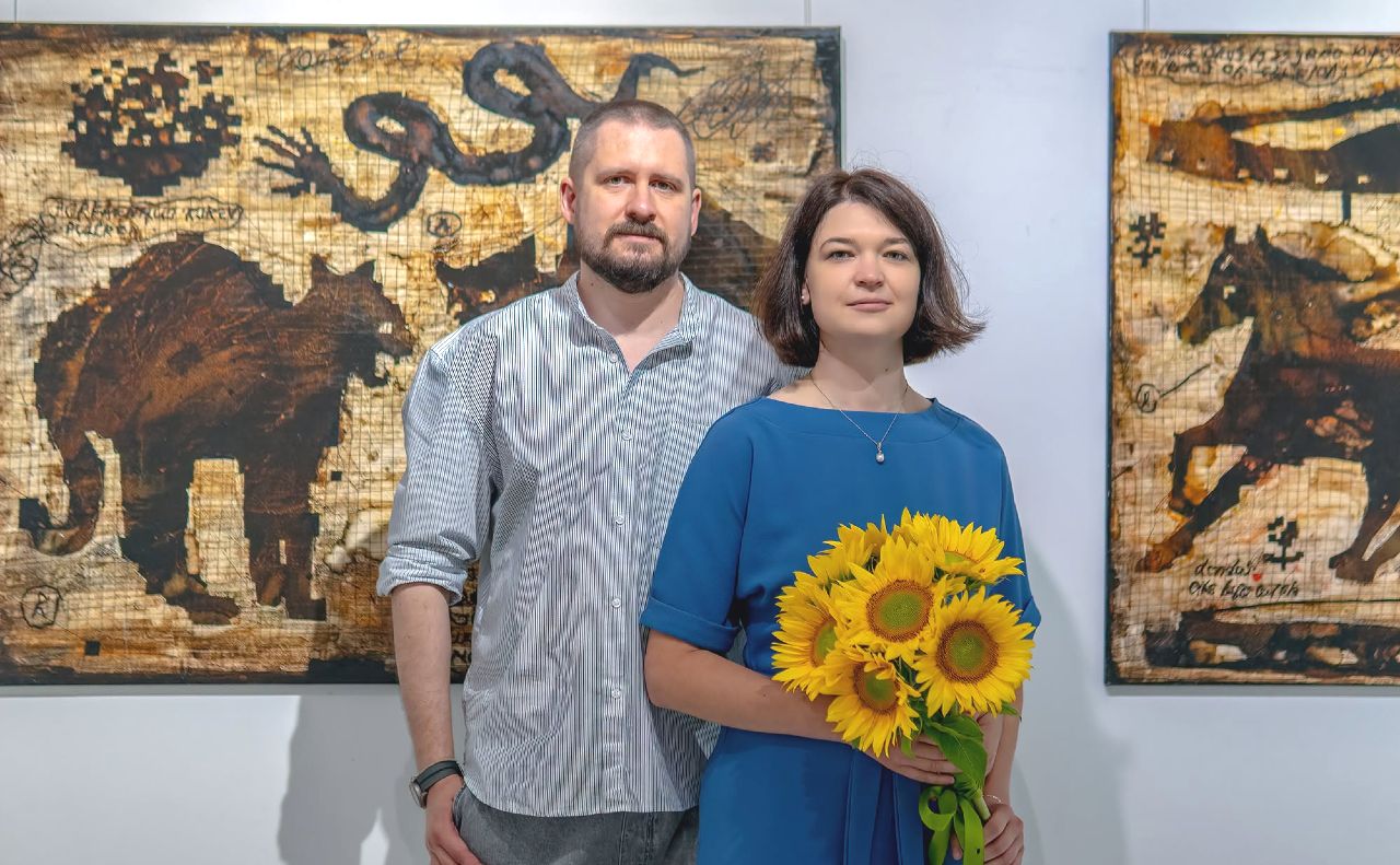 Влад Кришовський з дружиною Олександрою на відкритті свого персоального артпрєкту. Фото: Сергій Мазураш для «White World»