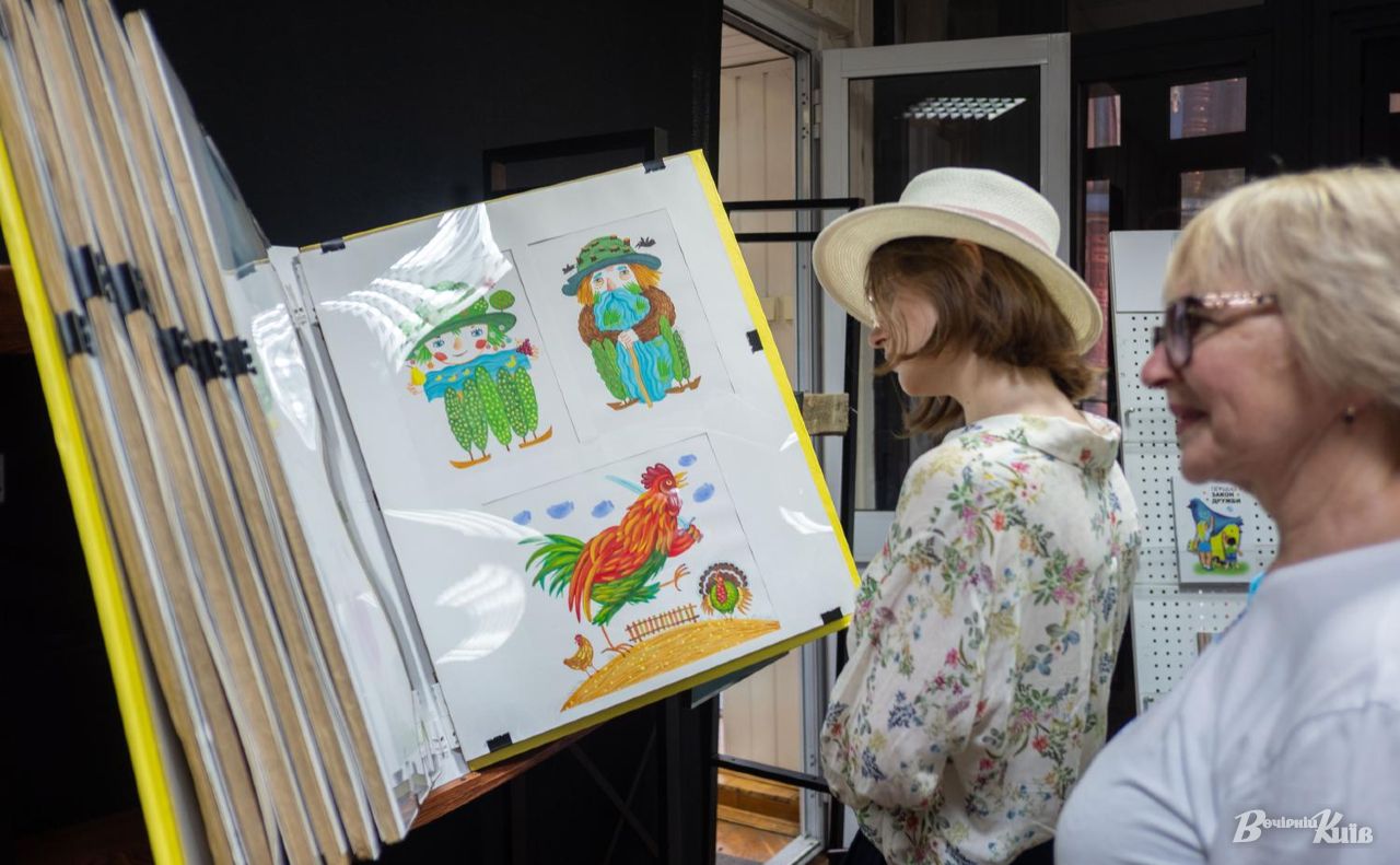 На виставці можна побачити оригінальні малюнки дитячих книг. Фото: Наталка Марків