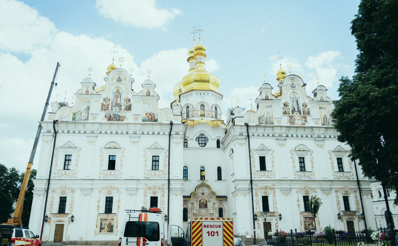 Наслідки російської атаки на Києво-Печерську лавру. Фото: Максим Сосюра