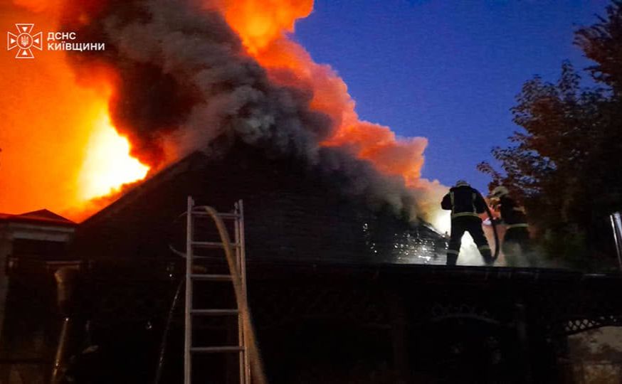 У селищі Коцюбинське горів приватний будинок