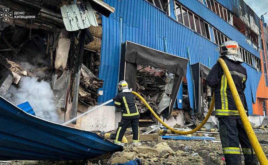 Надзвичайники безперервно працюють над повною ліквідацією пожеж