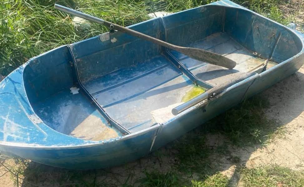 Рибу та човен повернули власнику до рішення суду. Фото: Київський рибоохоронний патруль