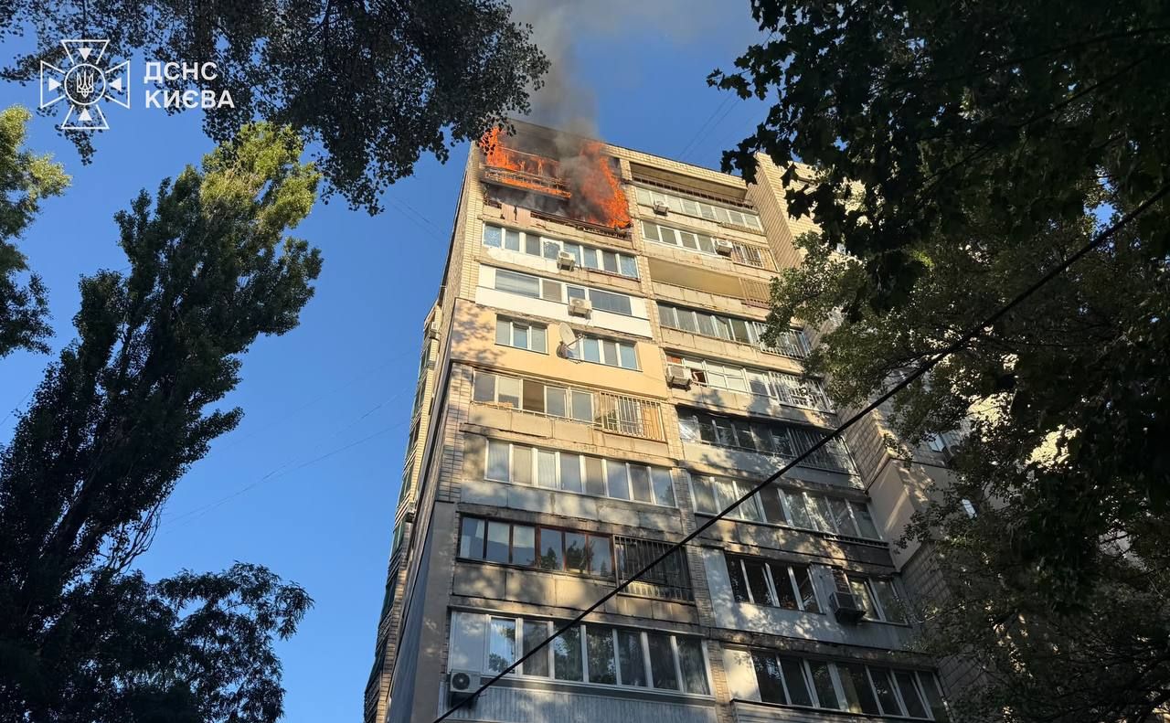 Пожежа у багатоповерхівці на Солом’янці. Фото: ДСНС Києва