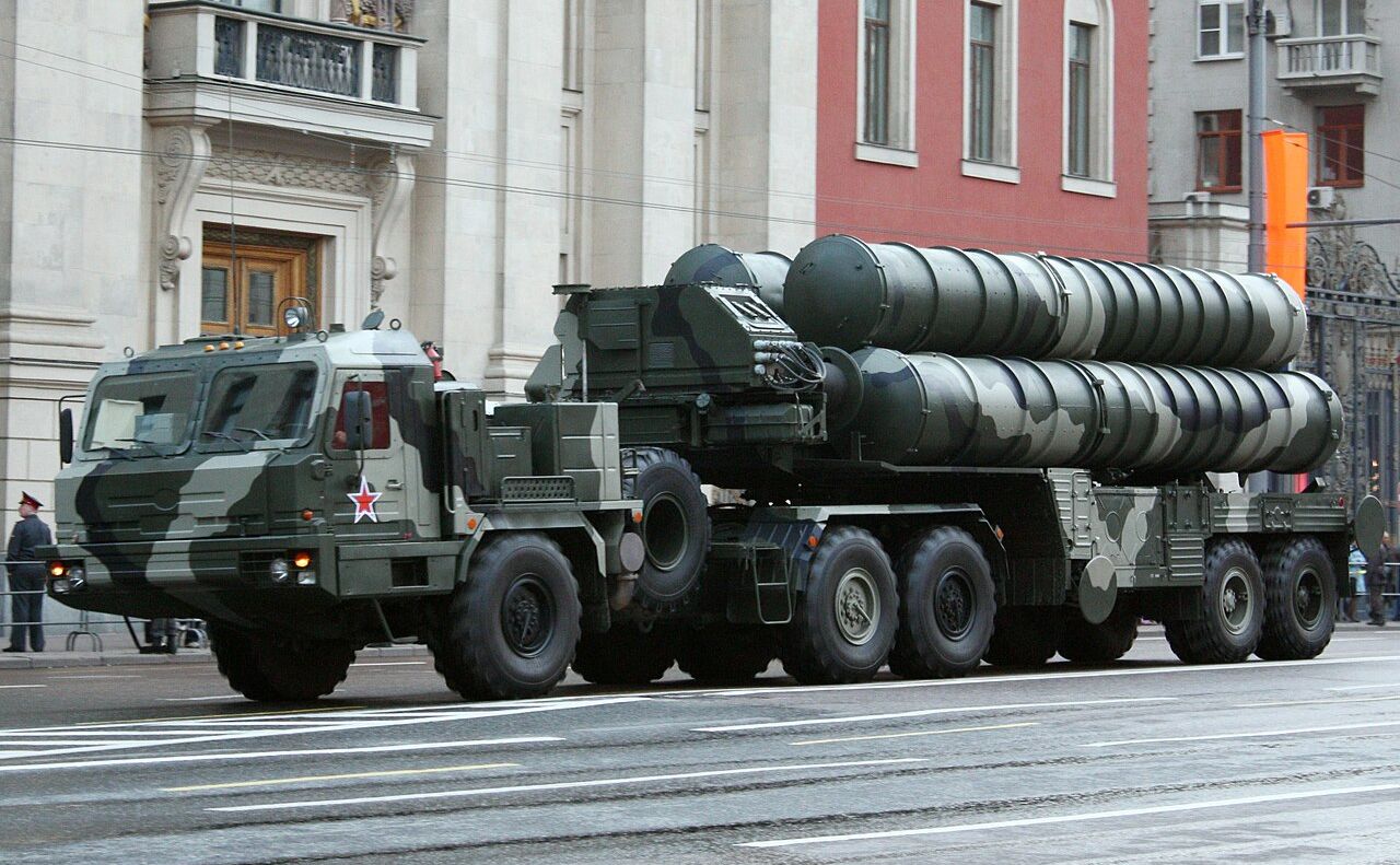 Російський ЗРК С-400 «Тріумф» — саме такі комплекси стали ціллю підрозділіс СБС у ніч на 9 серпня. Фото ілюстративне: Вікіпедія
