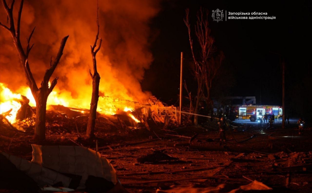 Наслідки комбінованого удару по Запоріжжю. Фото: обласна військова адміністрація