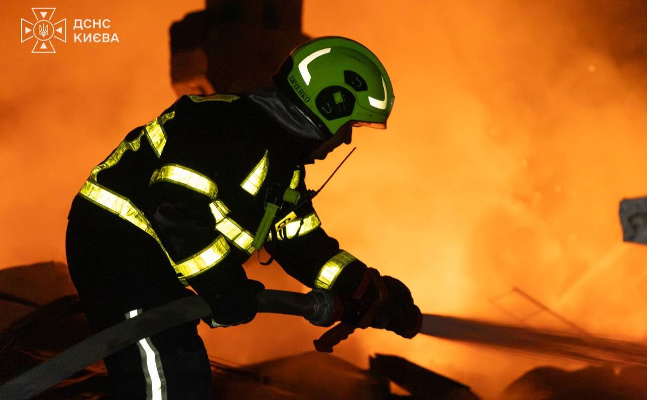 Рятувальники виїжджали на дві локації в Шевченківському районі. Фото: ДСНС