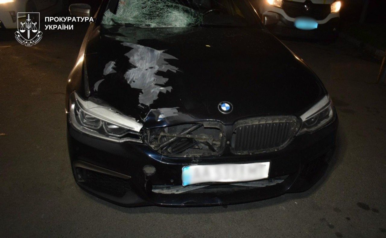 Автівку втікача з пошкодженнями згодом виявили правоохоронці. Фото: Прокуратура України