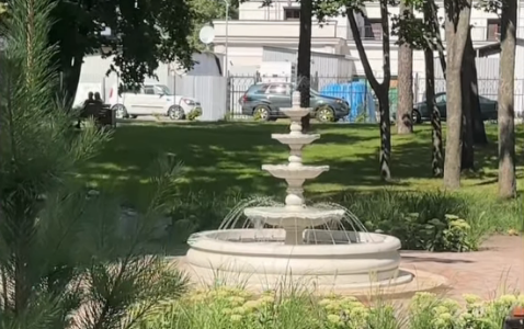 Новий фонтан у сквері. Скріншот з відео