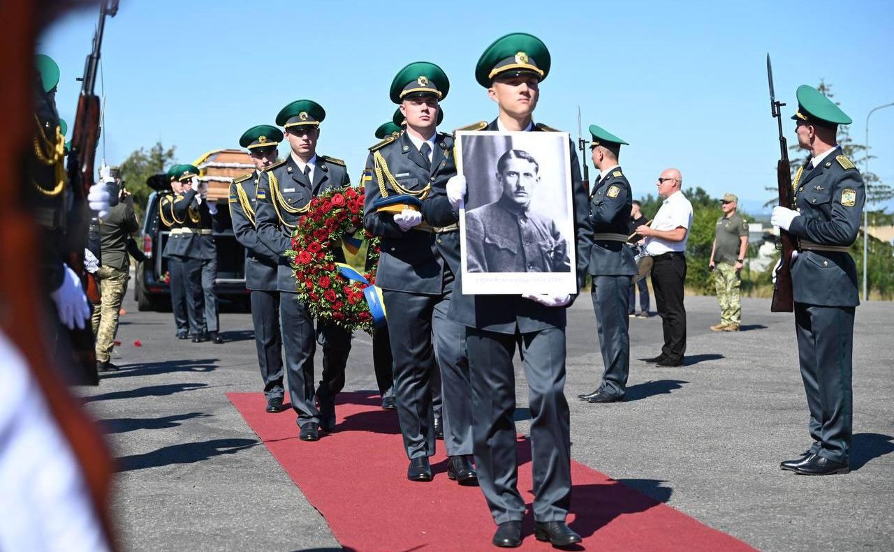 Труна Євгена Коновальця. Фото: Інститут національної пам’яті