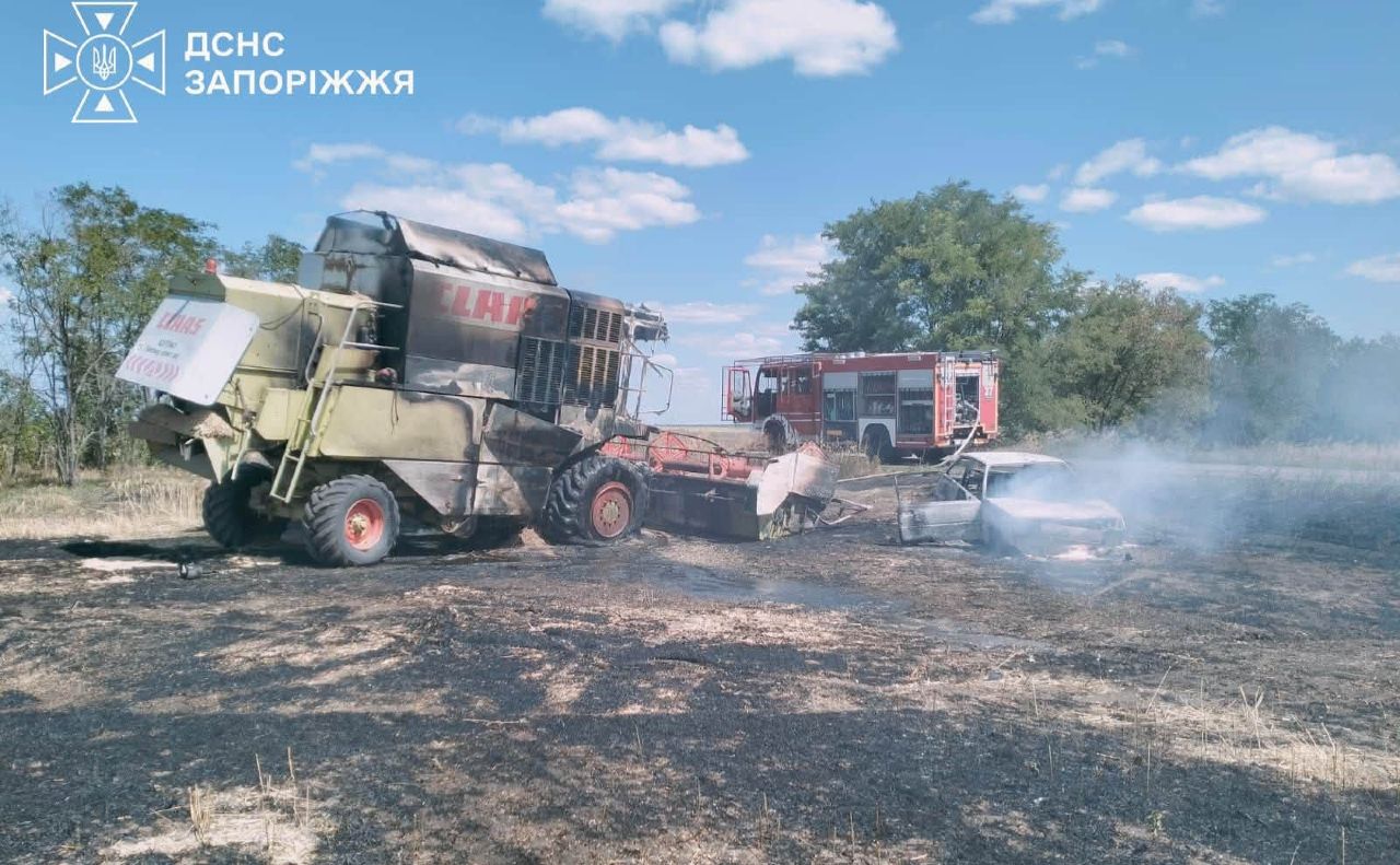 Вогонь охопив комбайн, легковик та посіви пшениці