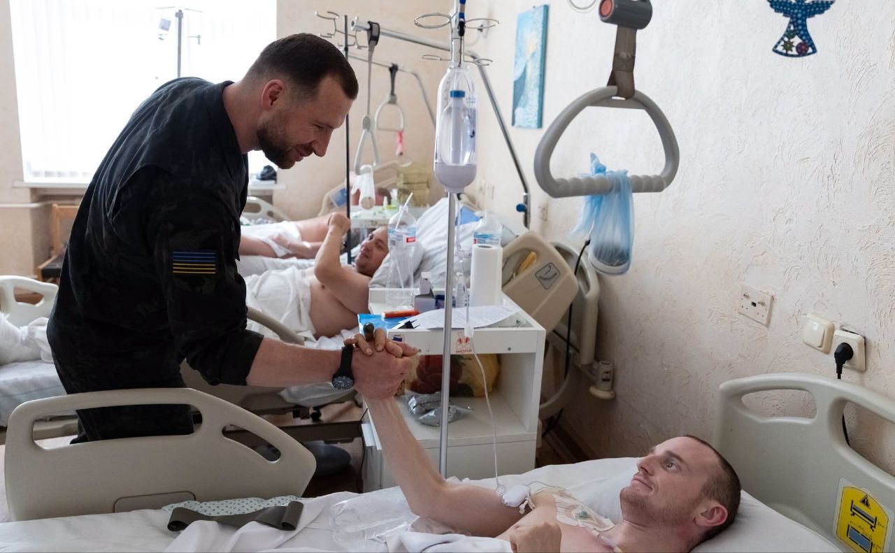 Поспілкуватися з оборонцями особисто: керівництво Міноборони перевірило умови лікування та реабілітації бійців. Фото зі сторінки Міністерства