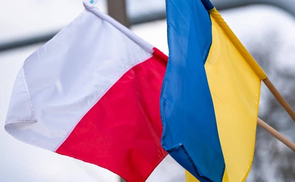 Національні прапори України та Польщі. Фото: з відкритих джерел