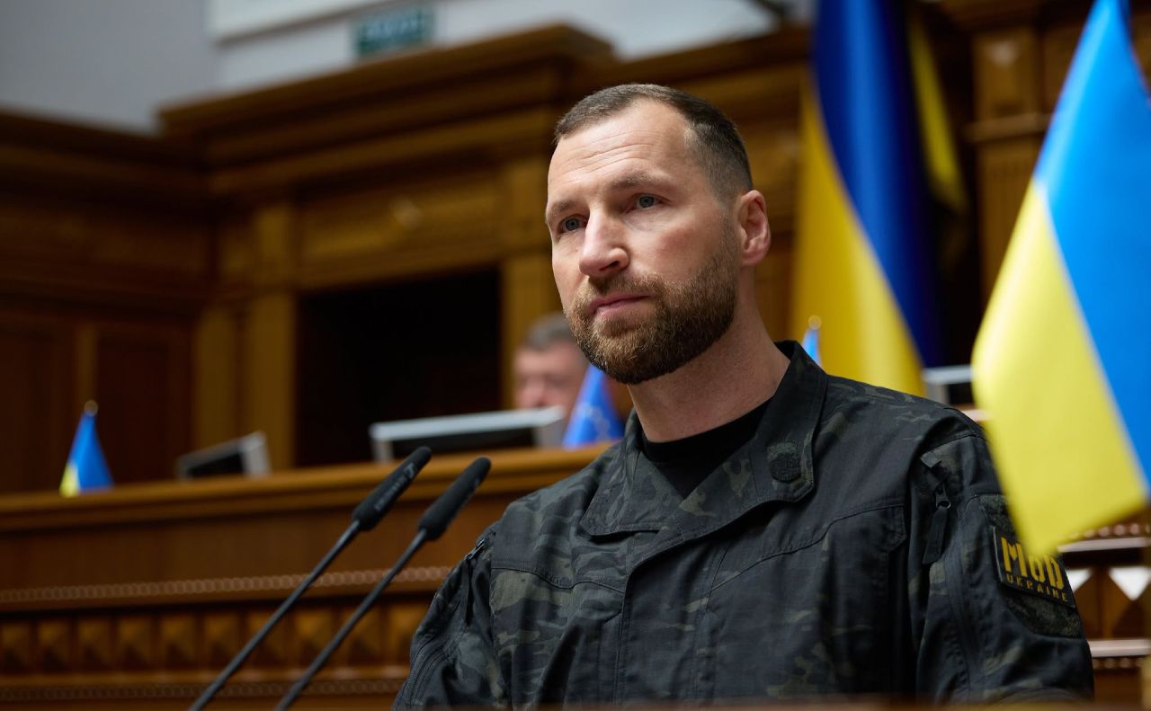 Євгеній Хмара пообіцяв швидке реагування відомства на потреби фронту. Фото: Міноборони